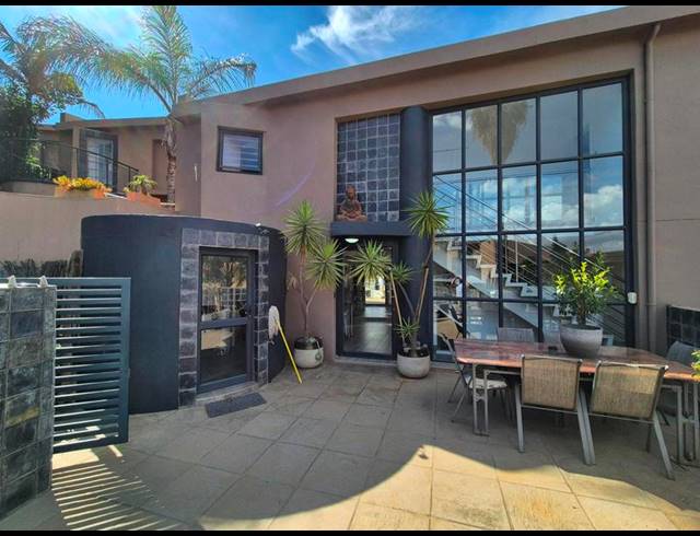 3 BEDROOM DUPLEX FOR SALE IN BASSONIA